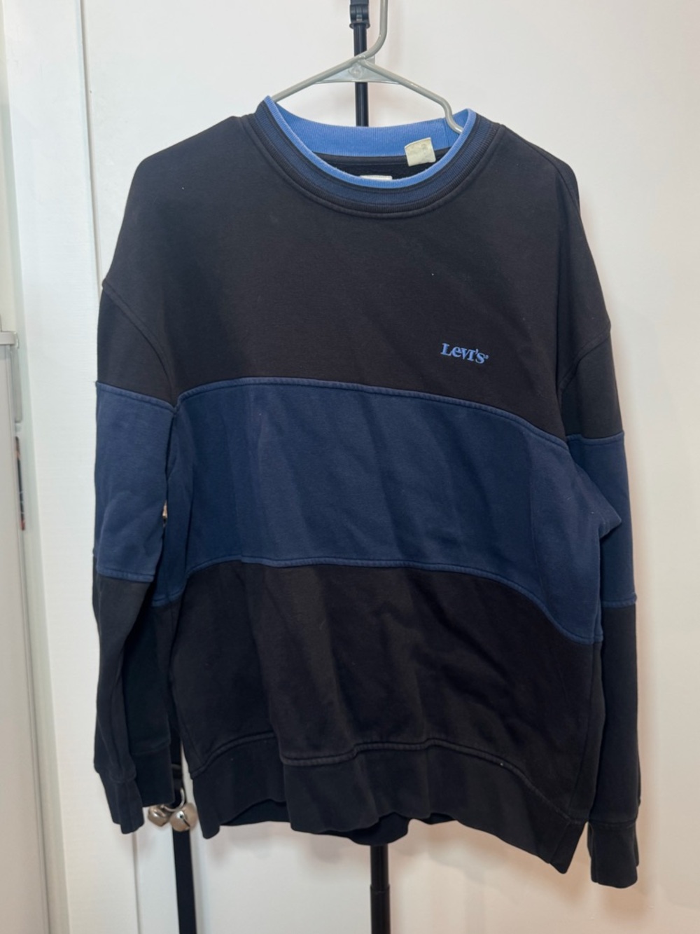 Levi's Black and Navy Colorblock Crewneck Sweatshirt